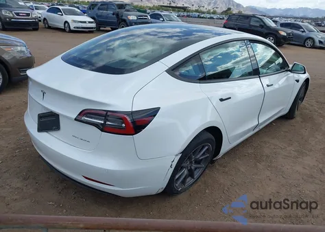 2022 Tesla Model 3 Long Range Dual Motor All-Wheel Drive z USA, uszkodzony, nr VIN 5YJ3E1EB8NF338947
